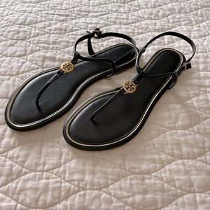 Brand new, never worn Tory Burch - Emmy Flat Sandal. Size 9